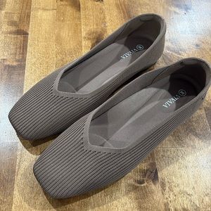 Dark Tan Vivaia 9.5 flat